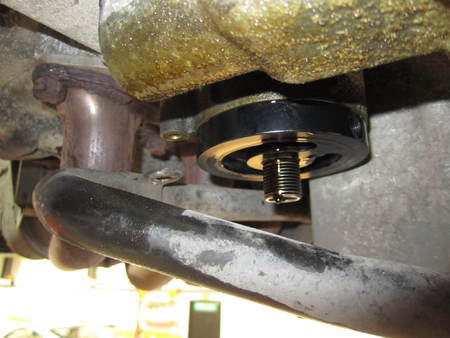 Spin-on filter housing being installed Spin-on filter housing being installed